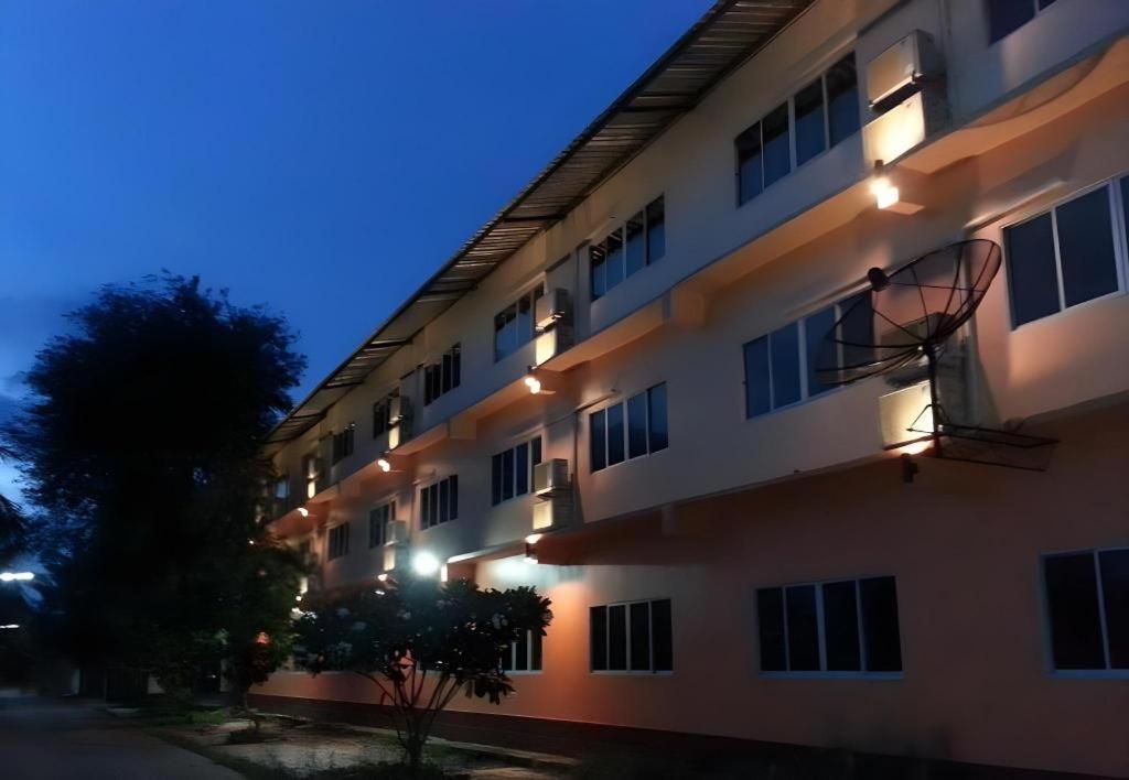 Bussarakam Place Hotel Chanthaburi Exterior photo