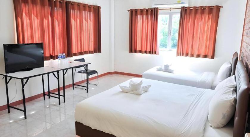 Bussarakam Place Hotel Chanthaburi Exterior photo