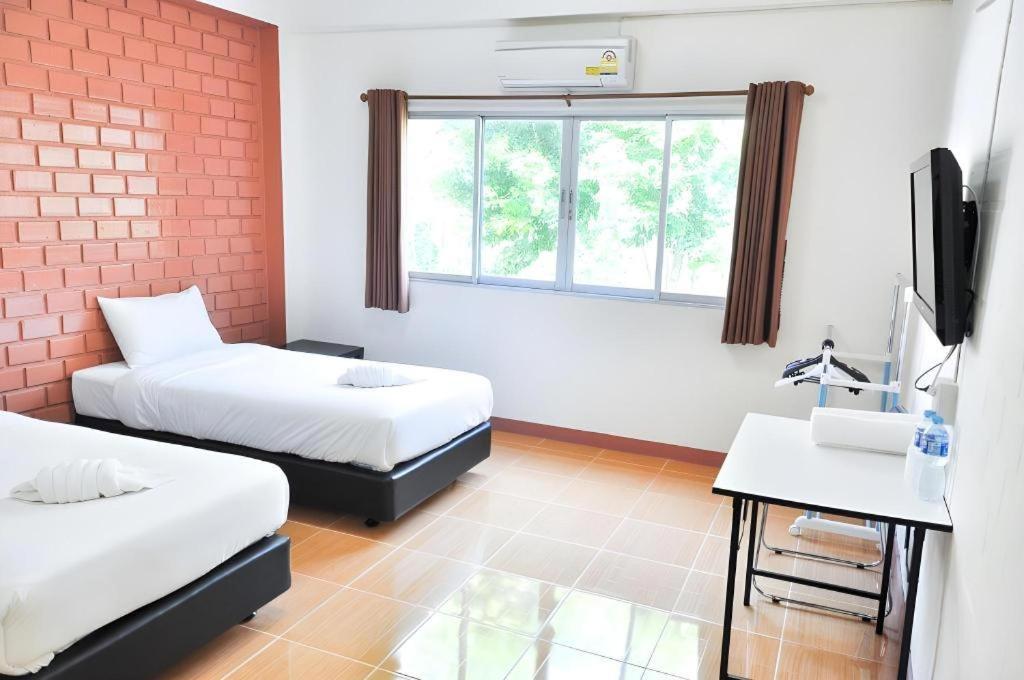Bussarakam Place Hotel Chanthaburi Exterior photo