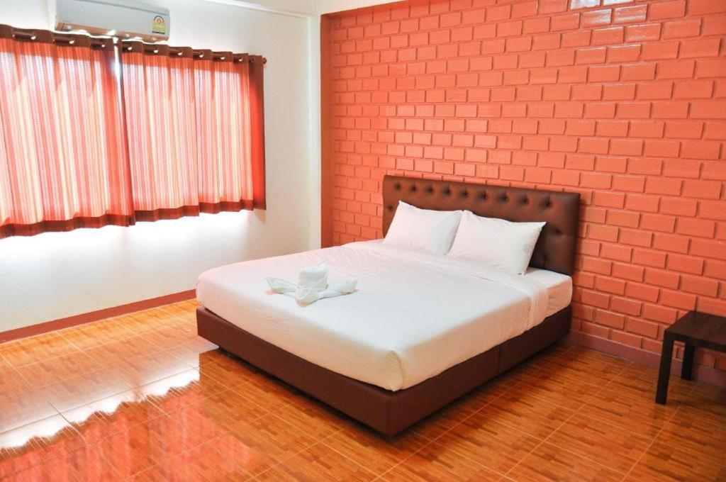 Bussarakam Place Hotel Chanthaburi Exterior photo